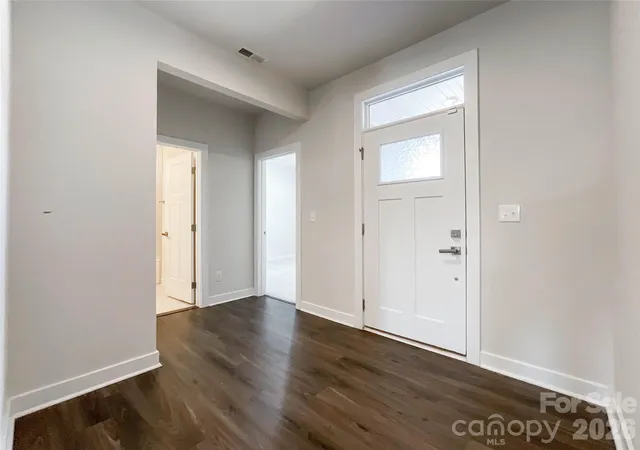 Photo 3 of Single family home for sale at 5091 Summer Surprise Ln, Charlotte, NC 28215 | MLS# 4437130 | Listing updated on 2026-10-28