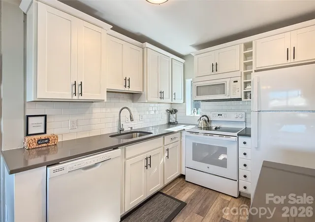Photo 4 of Condo for sale at 367 Skyleaf Dr #D12, Sugar Mountain, NC 28604 | MLS# 4437134 | Listing updated on 2026-10-23