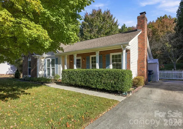 Photo 1 of Single family home for sale at 12807 Levins Hall Rd, Huntersville, NC 28078 | MLS# 4437172 | Listing updated on 2026-10-30