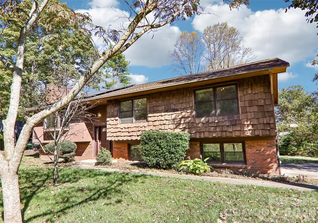 Photo 2 of Single family home for sale at 331 Woody Ln, Asheville, NC 28804 | MLS# 4437174 | Listing updated on 2026-10-30