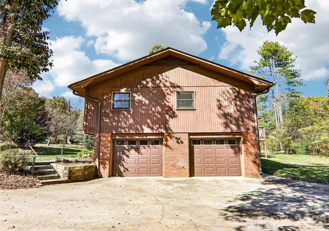Photo 3 of Single family home for sale at 331 Woody Ln, Asheville, NC 28804 | MLS# 4437174 | Listing updated on 2026-10-30