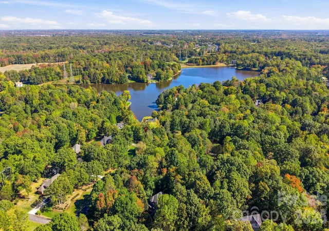 Photo 4 of Single family home for sale at 8305 Lake Providence Dr, Matthews, NC 28104 | MLS# 4437184 | Listing updated on 2026-10-28