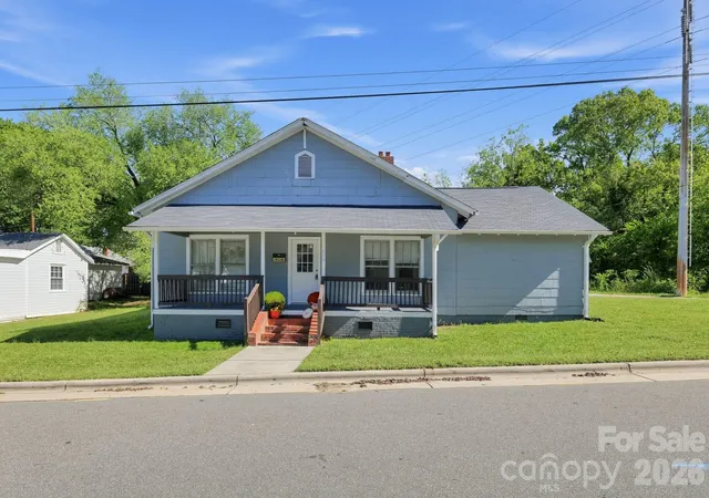 Photo 2 of Single family home for sale at 406 Doster Ave, Mooresville, NC 28115 | MLS# 4437185 | Listing updated on 2026-10-28