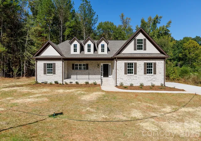 Single family home for sale at 2030 Hunters Crk Ln, Rock Hill, SC 29732 | MLS# 4437188 | Listing updated on 2026-10-23
