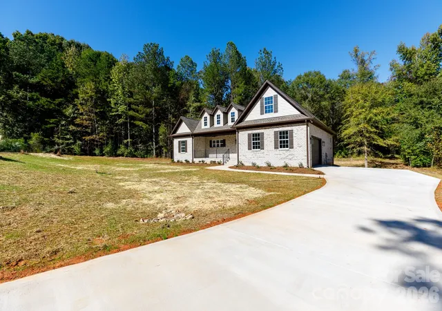 Photo 1 of Single family home for sale at 2030 Hunters Crk Ln, Rock Hill, SC 29732 | MLS# 4437188 | Listing updated on 2026-10-23