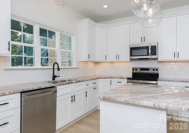 Photo 2 of Single family home for sale at 2030 Hunters Crk Ln, Rock Hill, SC 29732 | MLS# 4437188 | Listing updated on 2026-10-23