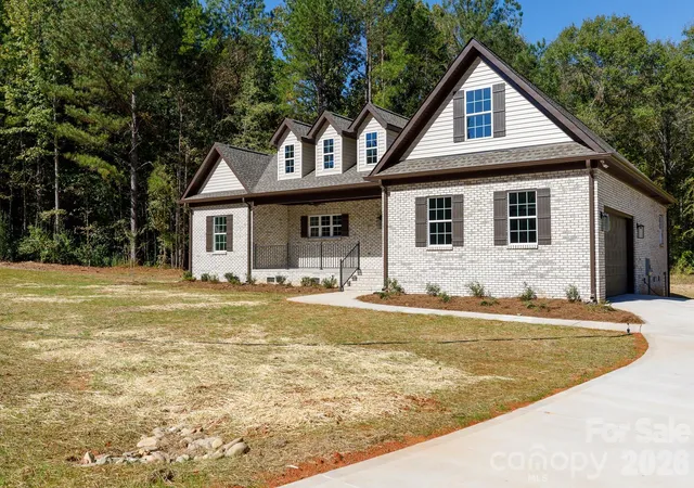 Photo 4 of Single family home for sale at 2030 Hunters Crk Ln, Rock Hill, SC 29732 | MLS# 4437188 | Listing updated on 2026-10-23