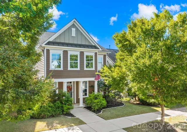 Photo 1 of Single family home for sale at 2422 Woodward Ave, Charlotte, NC 28206 | MLS# 4437192 | Listing updated on 2026-10-27