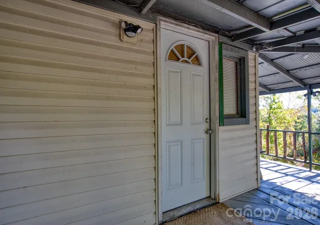 Photo 4 of Single family home for sale at 51 Oak Ridge Rd, Hendersonville, NC 28792 | MLS# 4437195 | Listing updated on 2026-10-29