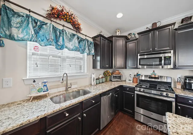 Listing Photo 5 - Condo for sale in building located at 11621 Brachetto Pl, Charlotte, NC 28277
