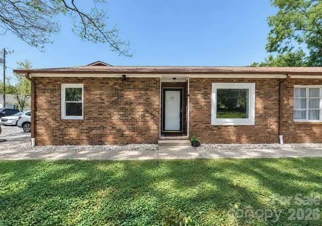 Townhouse for sale at 731 10th Avenue NE, Hickory, NC 28601 | MLS# 4437220