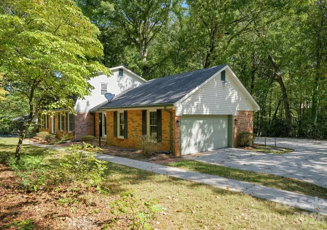 Photo 1 of Single family home for sale at 4820 Golfview Ct, Mint Hill, NC 28227 | MLS# 4437226 | Listing updated on 2026-10-27