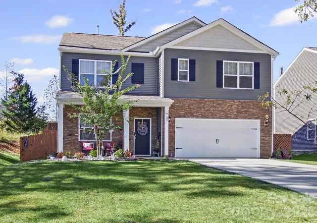 Photo 1 of Single family home for sale at 37 Caitlin Hts Ct, Fletcher, NC 28732 | MLS# 4437235 | Listing updated on 2026-10-27