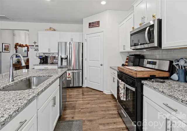 Photo 4 of Single family home for sale at 37 Caitlin Hts Ct, Fletcher, NC 28732 | MLS# 4437235 | Listing updated on 2026-10-27