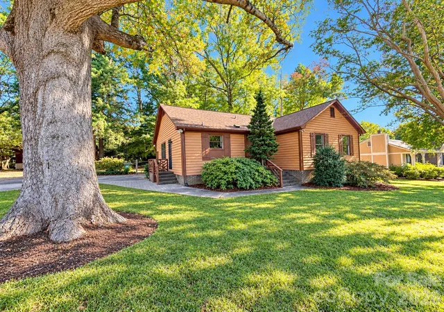 Photo 2 of Single family home for sale at 9501 Wood Beam Ct, Mint Hill, NC 28227 | MLS# 4437243 | Listing updated on 2026-10-30
