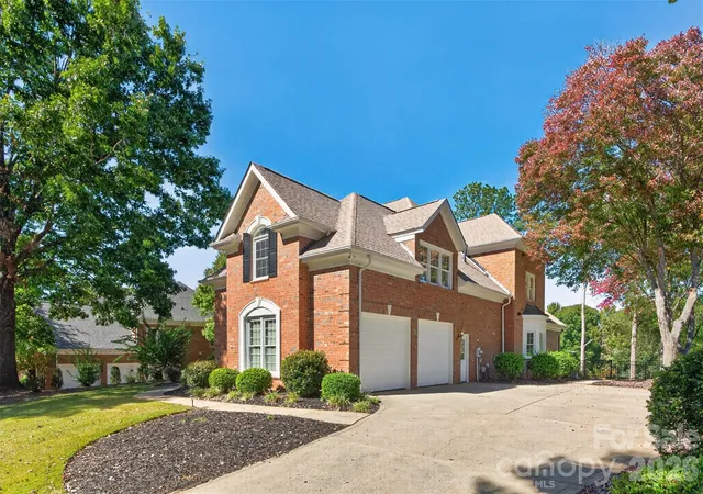 Photo 1 of Single family home for sale at 10520 Old Wayside Rd, Charlotte, NC 28277 | MLS# 4437260 | Listing updated on 2026-10-27