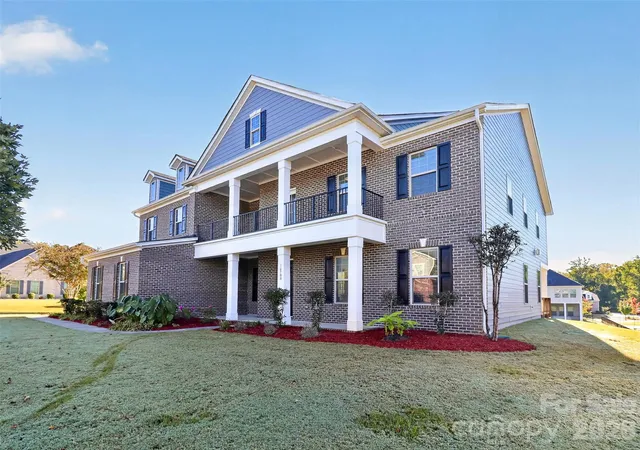 Photo 3 of Single family home for sale at 16708 Monocacy Blvd, Huntersville, NC 28078 | MLS# 4437276 | Listing updated on 2026-10-30