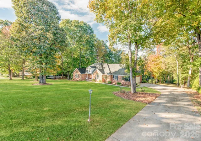 Photo 2 of Single family home for sale at 184 Foxglove Dr, Statesville, NC 28625 | MLS# 4437293 | Listing updated on 2026-10-30