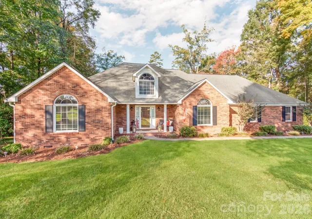 Photo 3 of Single family home for sale at 184 Foxglove Dr, Statesville, NC 28625 | MLS# 4437293 | Listing updated on 2026-10-30