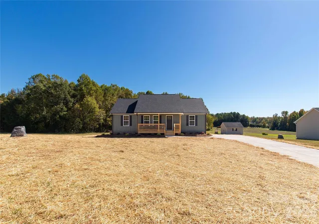 Photo 1 of Single family home for sale at 201 Springlake Rd, York, SC 29745 | MLS# 4437296 | Listing updated on 2026-10-24