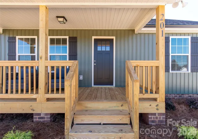 Photo 3 of Single family home for sale at 201 Springlake Rd, York, SC 29745 | MLS# 4437296 | Listing updated on 2026-10-24