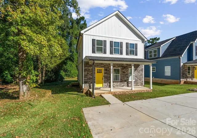 Photo 1 of Single family home for sale at 1648 Main St W, Rock Hill, SC 29732 | MLS# 4437306 | Listing updated on 2026-10-26