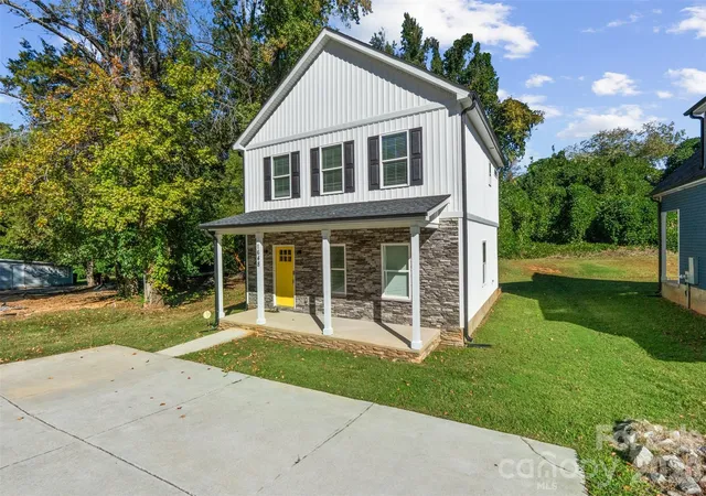 Photo 2 of Single family home for sale at 1648 Main St W, Rock Hill, SC 29732 | MLS# 4437306 | Listing updated on 2026-10-26