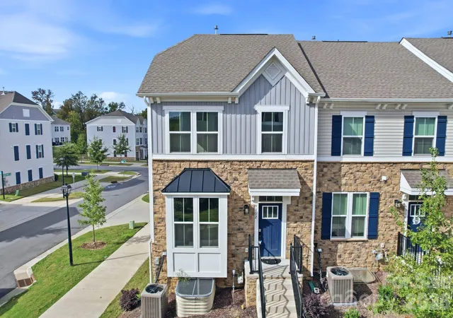 Townhouse for sale at 9302 Mallard Mills Dr, Charlotte, NC 28262 | MLS# 4437307