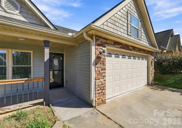 Photo 3 of Single family home for sale at 357 Robin Helton Dr, Boiling Springs, SC 29316 | MLS# 4437319 | Listing updated on 2026-10-28
