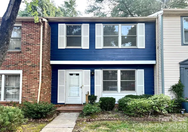 Townhouse for sale at 8234 Knights Brg Rd, Charlotte, NC 28210 | MLS# 4437320