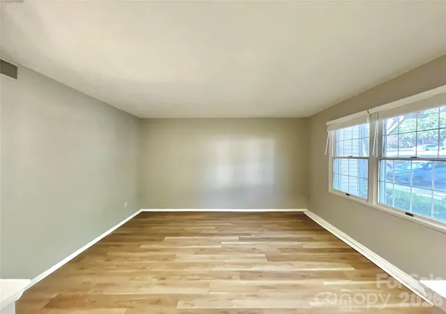 Photo 3 of Townhouse for sale at 8234 Knights Brg Rd, Charlotte, NC 28210 | MLS# 4437320 | Listing updated on 2026-10-29