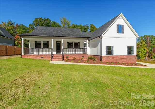Photo 1 of Single family home for sale at 2208 University Dr, Lancaster, SC 29720 | MLS# 4437327 | Listing updated on 2026-10-28