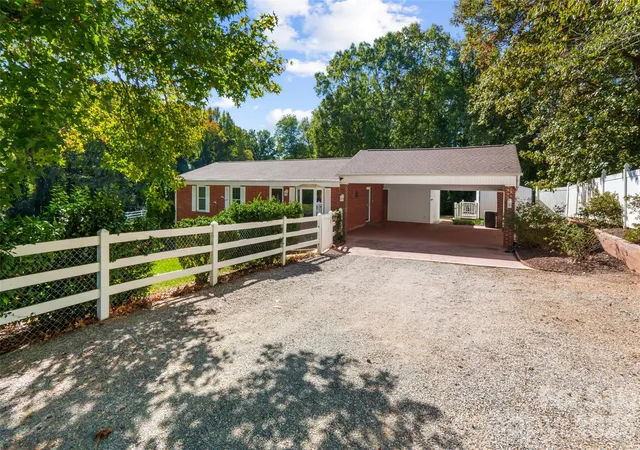 Photo 1 of Single family home for sale at 3275 Bratton Dr, Rock Hill, SC 29732 | MLS# 4437328 | Listing updated on 2026-10-28