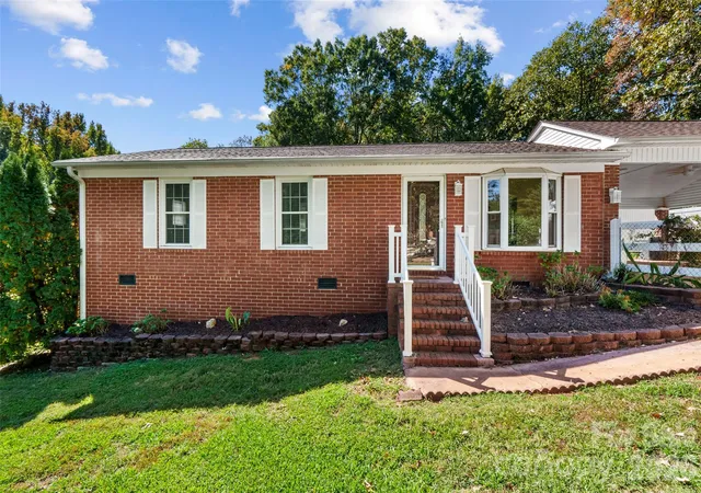 Photo 2 of Single family home for sale at 3275 Bratton Dr, Rock Hill, SC 29732 | MLS# 4437328 | Listing updated on 2026-10-28