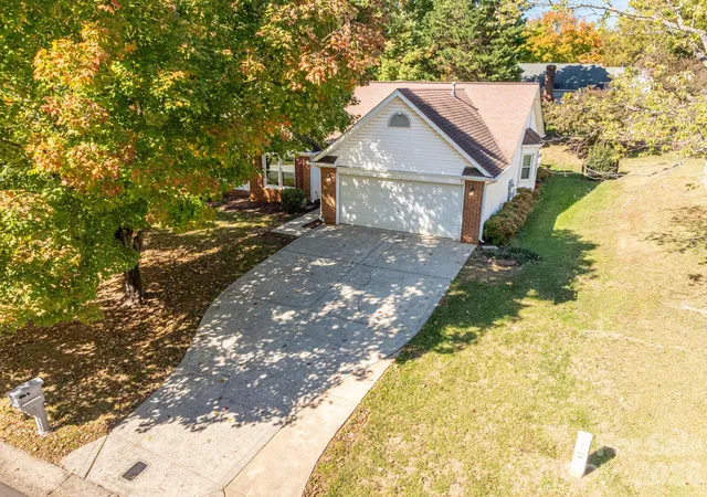 Photo 2 of Single family home for sale at 137 Citation Dr, Mooresville, NC 28117 | MLS# 4437338 | Listing updated on 2026-10-30