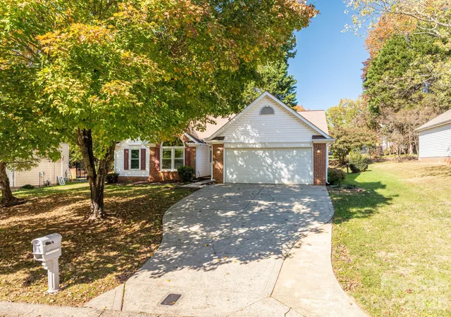 Photo 3 of Single family home for sale at 137 Citation Dr, Mooresville, NC 28117 | MLS# 4437338 | Listing updated on 2026-10-30