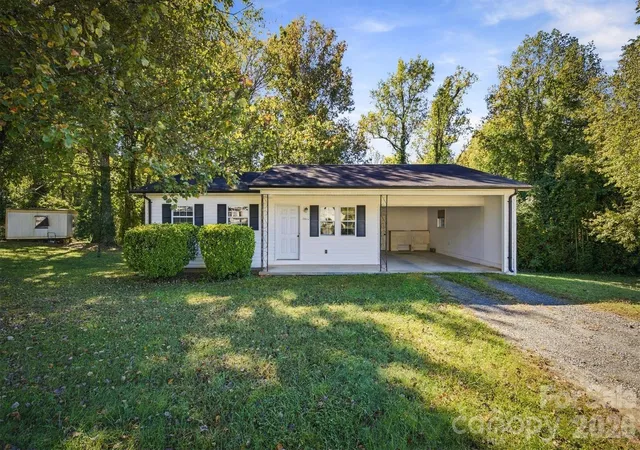Photo 1 of Single family home for sale at 2476 Watts St, Morganton, NC 28655 | MLS# 4437342 | Listing updated on 2026-10-24