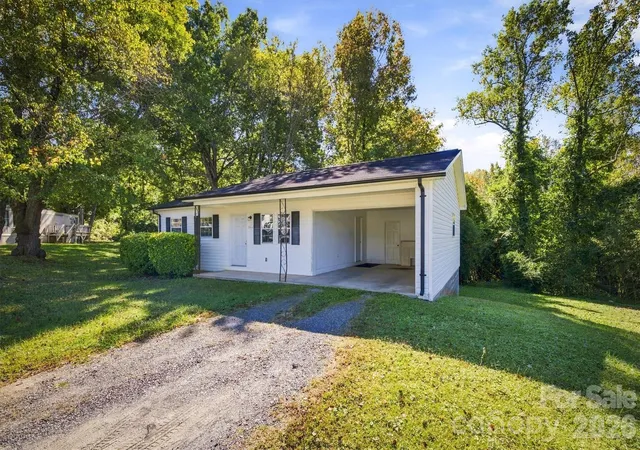 Photo 2 of Single family home for sale at 2476 Watts St, Morganton, NC 28655 | MLS# 4437342 | Listing updated on 2026-10-24