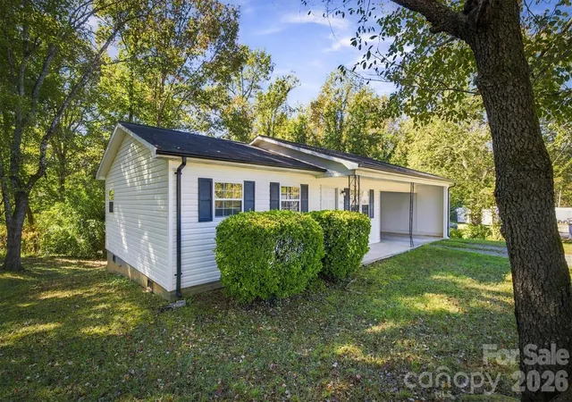 Photo 3 of Single family home for sale at 2476 Watts St, Morganton, NC 28655 | MLS# 4437342 | Listing updated on 2026-10-24