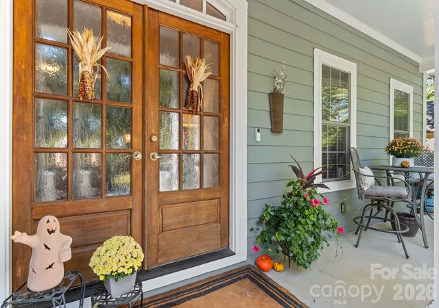 Photo 2 of Single family home for sale at 2381 Crofte Dr, Sherrills Ford, NC 28673 | MLS# 4437375 | Listing updated on 2026-10-28