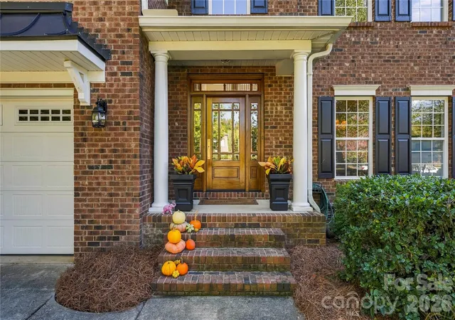 Photo 1 of Single family home for sale at 208 Pear Tree Ct, Fort Mill, SC 29715 | MLS# 4437379 | Listing updated on 2026-10-29