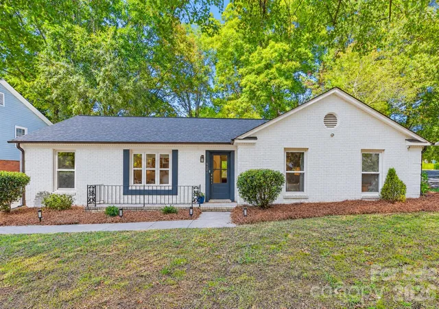 Photo 1 of Single family home for sale at 6441 Bridlewood Ln, Charlotte, NC 28215 | MLS# 4437382 | Listing updated on 2026-10-29