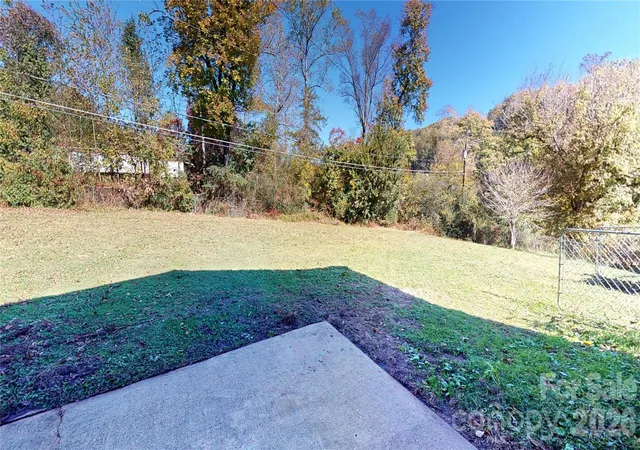 Photo 3 of Single family home for sale at 101 Bond St, Marion, NC 28752 | MLS# 4437393 | Listing updated on 2026-10-29