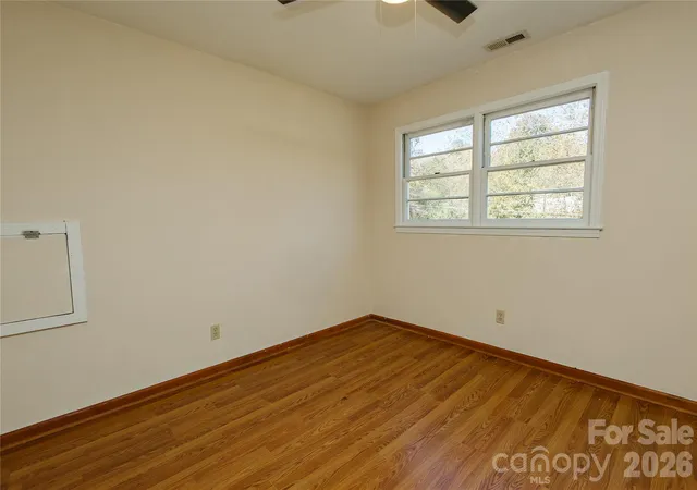 Photo 3 of Single family home for sale at 101 Bond St, Marion, NC 28752 | MLS# 4437393 | Listing updated on 2026-10-29