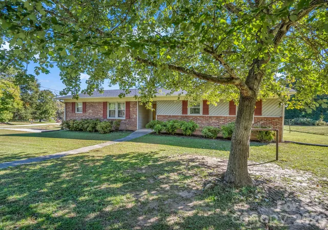 Photo 2 of Single family home for sale at 292 Bridges Dr, Forest City, NC 28043 | MLS# 4437409 | Listing updated on 2026-10-24