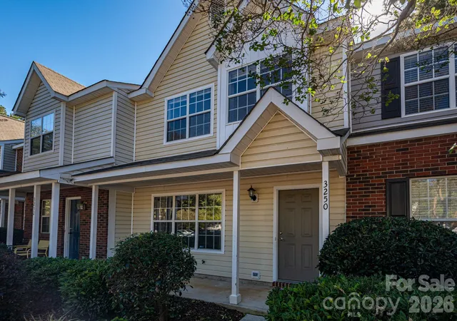 Townhouse for sale at 3250 Summercroft Loop, Charlotte, NC 28269 | MLS# 4437417