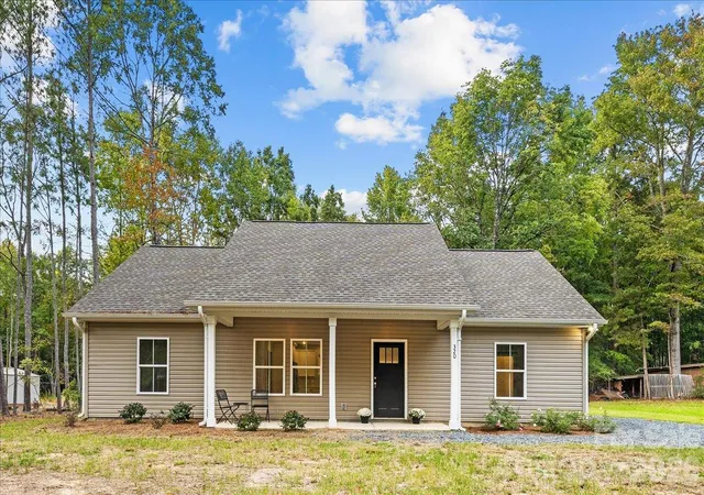 Photo 2 of Single family home for sale at 318 Stanback St, Mount Gilead, NC 27306 | MLS# 4437418 | Listing updated on 2026-10-24