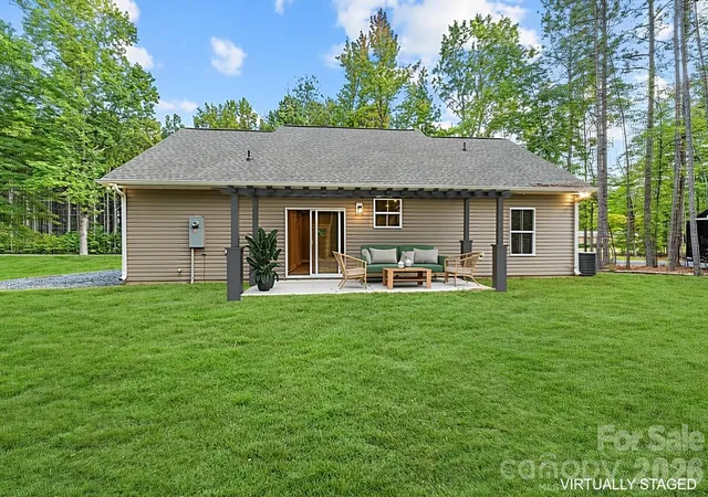 Photo 3 of Single family home for sale at 318 Stanback St, Mount Gilead, NC 27306 | MLS# 4437418 | Listing updated on 2026-10-24