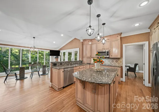 Photo 3 of Single family home for sale at 6 Thornwood Ct, Clover, SC 29710 | MLS# 4437428 | Listing updated on 2026-10-27