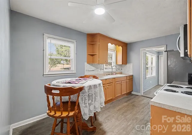 Photo 4 of Single family home for sale at 925 Oak Grv Rd, Kings Mountain, NC 28086 | MLS# 4437434 | Listing updated on 2026-10-26
